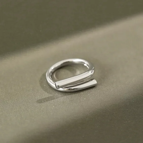 *NEW Glossy 18k White Gold Plated Adjustable Ring - Picture 10 of 16